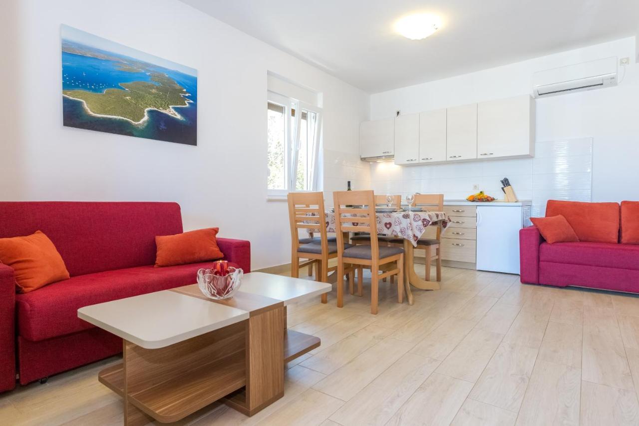 Apartments By The Sea Veli Rat, Dugi Otok - 11525 Bagian luar foto
