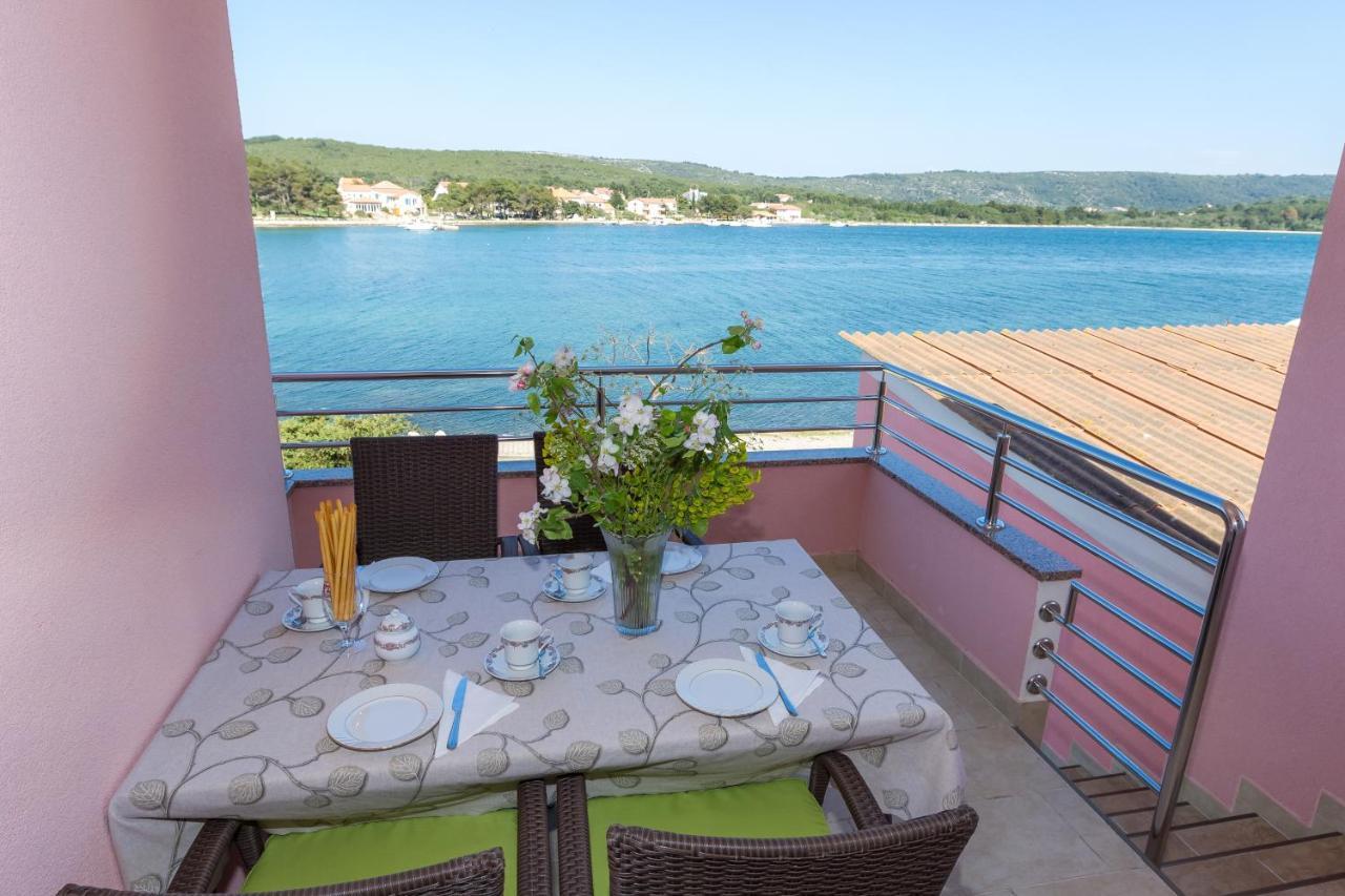 Apartments By The Sea Veli Rat, Dugi Otok - 11525 Bagian luar foto