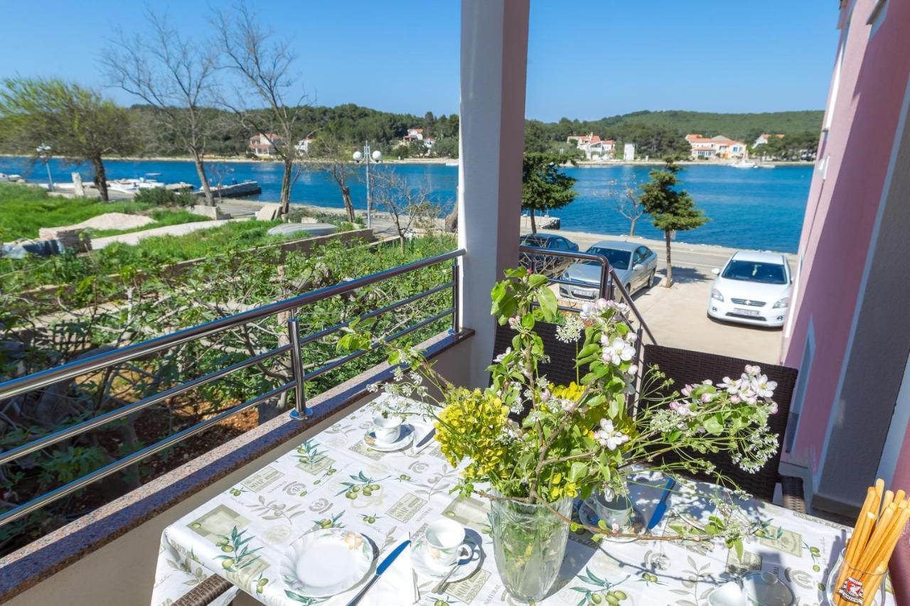 Apartments By The Sea Veli Rat, Dugi Otok - 11525 Bagian luar foto